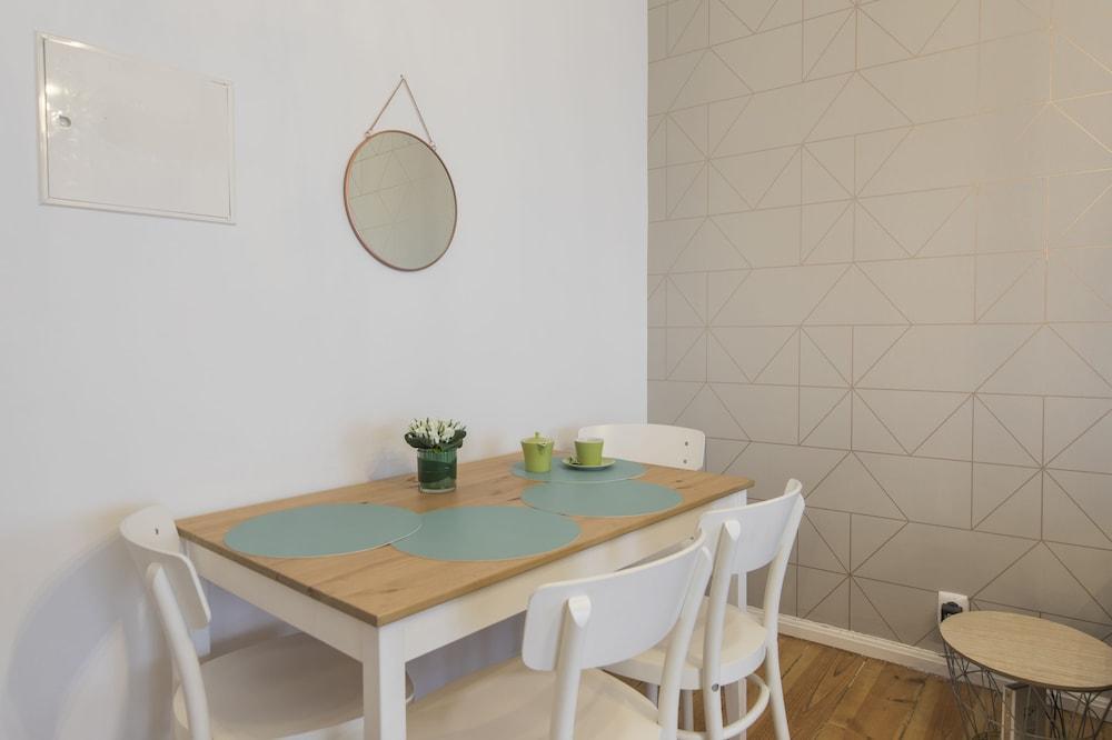 Universal Apartment